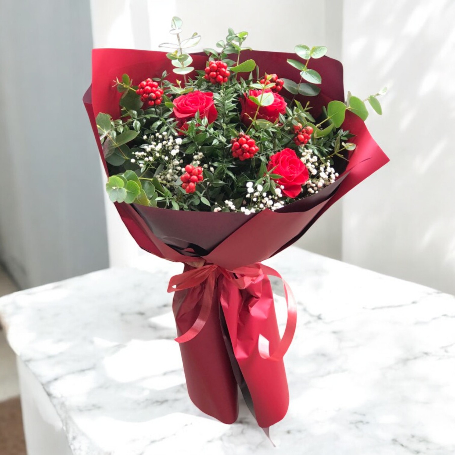 Kırmızı Gül & Kokina Kış Buketi – Elegance Serisi