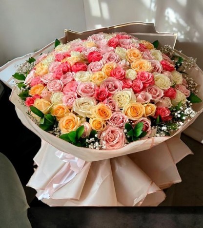 100 Mix Gül Buketi