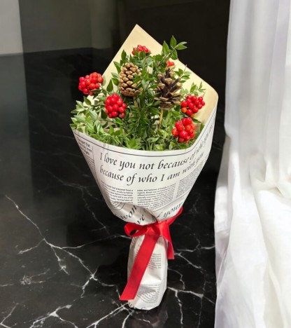 Kokina & Doğal Kozalak Buketi – Kışın Zarif Buluşması