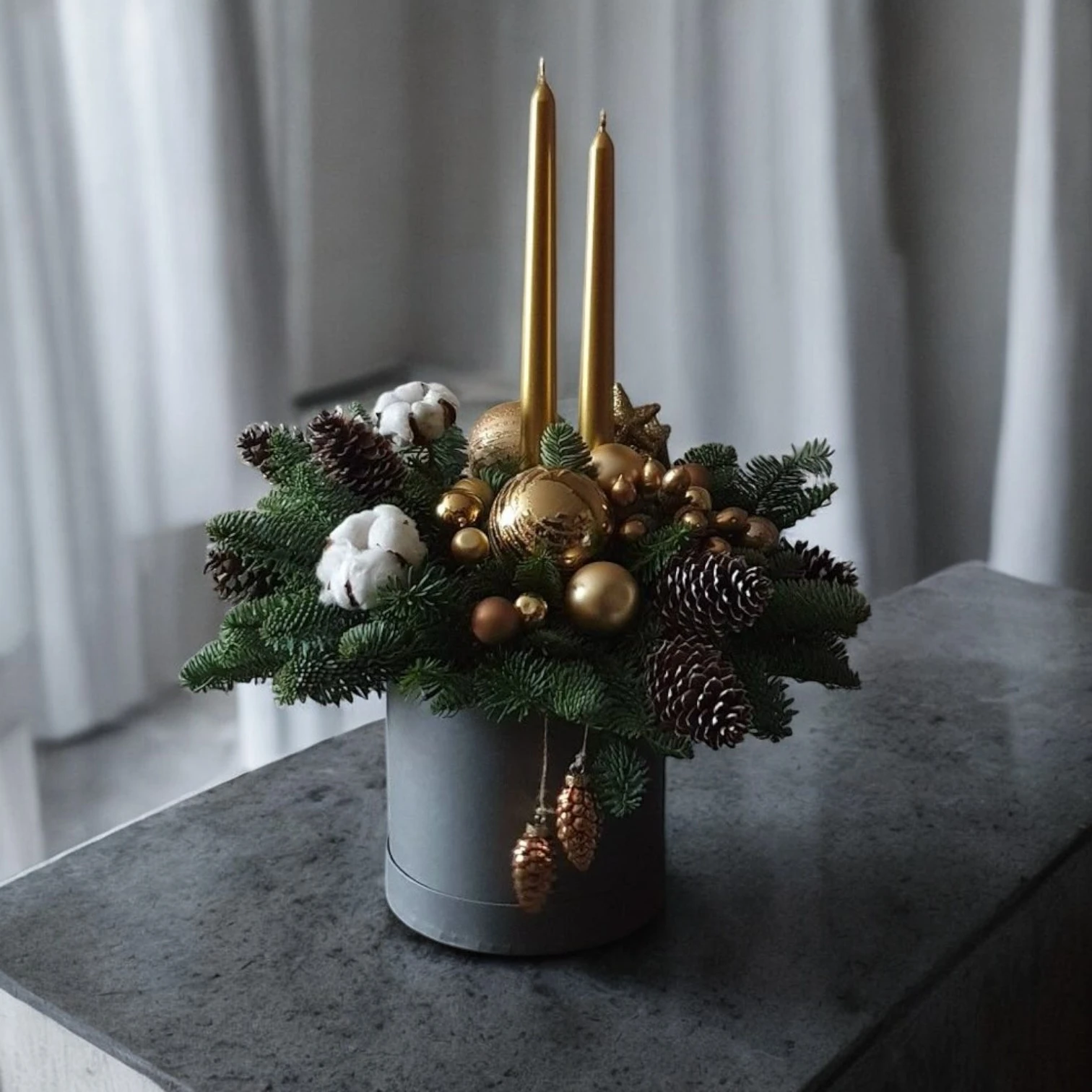 Gold Elegance Yılbaşı Mumlu Aranjman