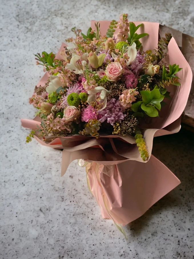 Cymbidium ve Pembe Gül Şöleni