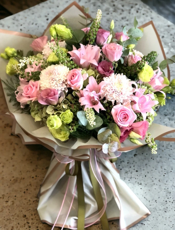 Lilyum ve Gül Şıklığı Buketi