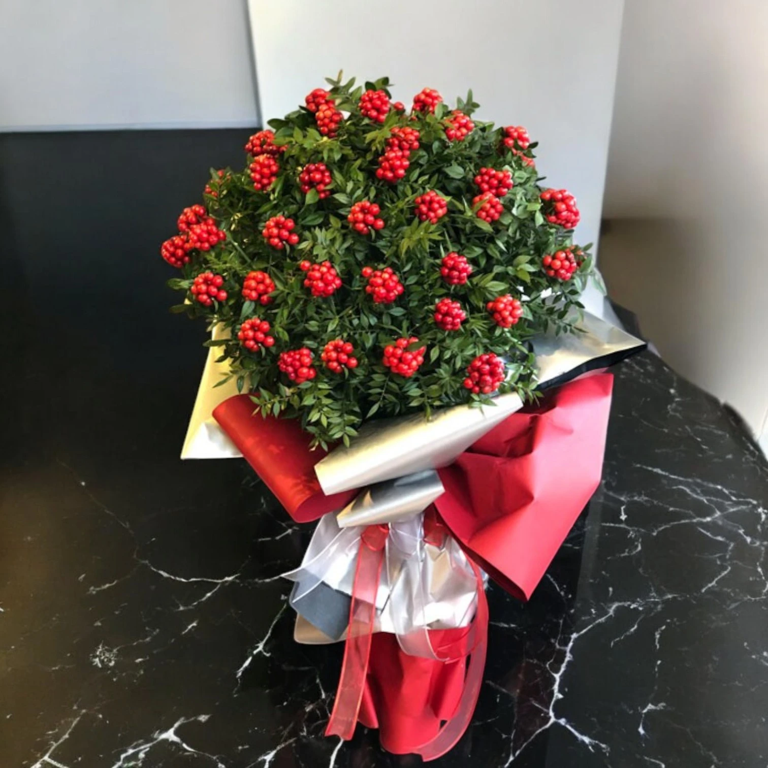Premium Kokina Buketi – Kışın Kırmızı Işıltısı